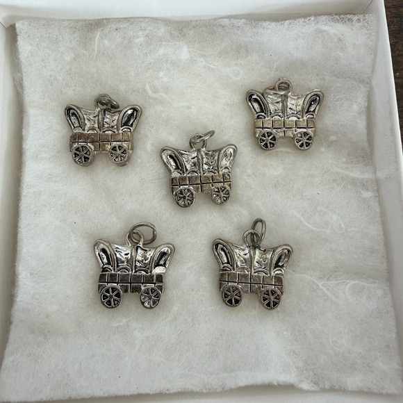 Vintage Covered Wagon Charms 5 Pc Metal Travel Western Bracelet Pendants - Picture 2 of 3